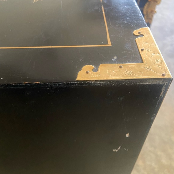 Pair of Midcentury Chinese Chinoiserie Black Lacquer Nightstands - Picture 7 of 7